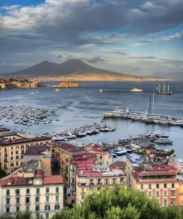 Ruffo Nel Cuore Di Неаполь