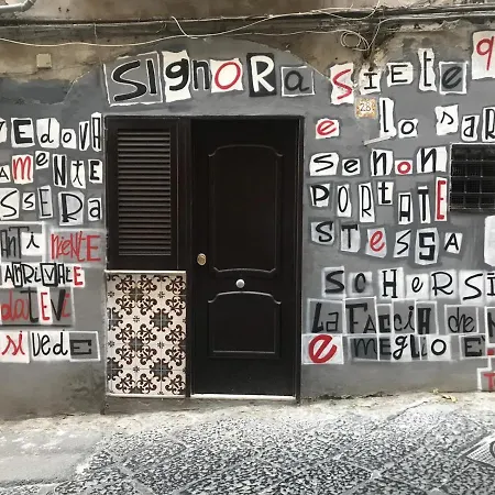Alojamento de Acomodação e Pequeno-almoço Ruffo Nel Cuore Di Nápoles